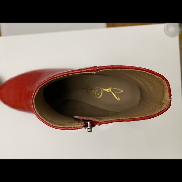 AERON RED HOT EMBOSSED CROCO BOOTIES by Joan Oloff Size 8 - Picture 8 of 11